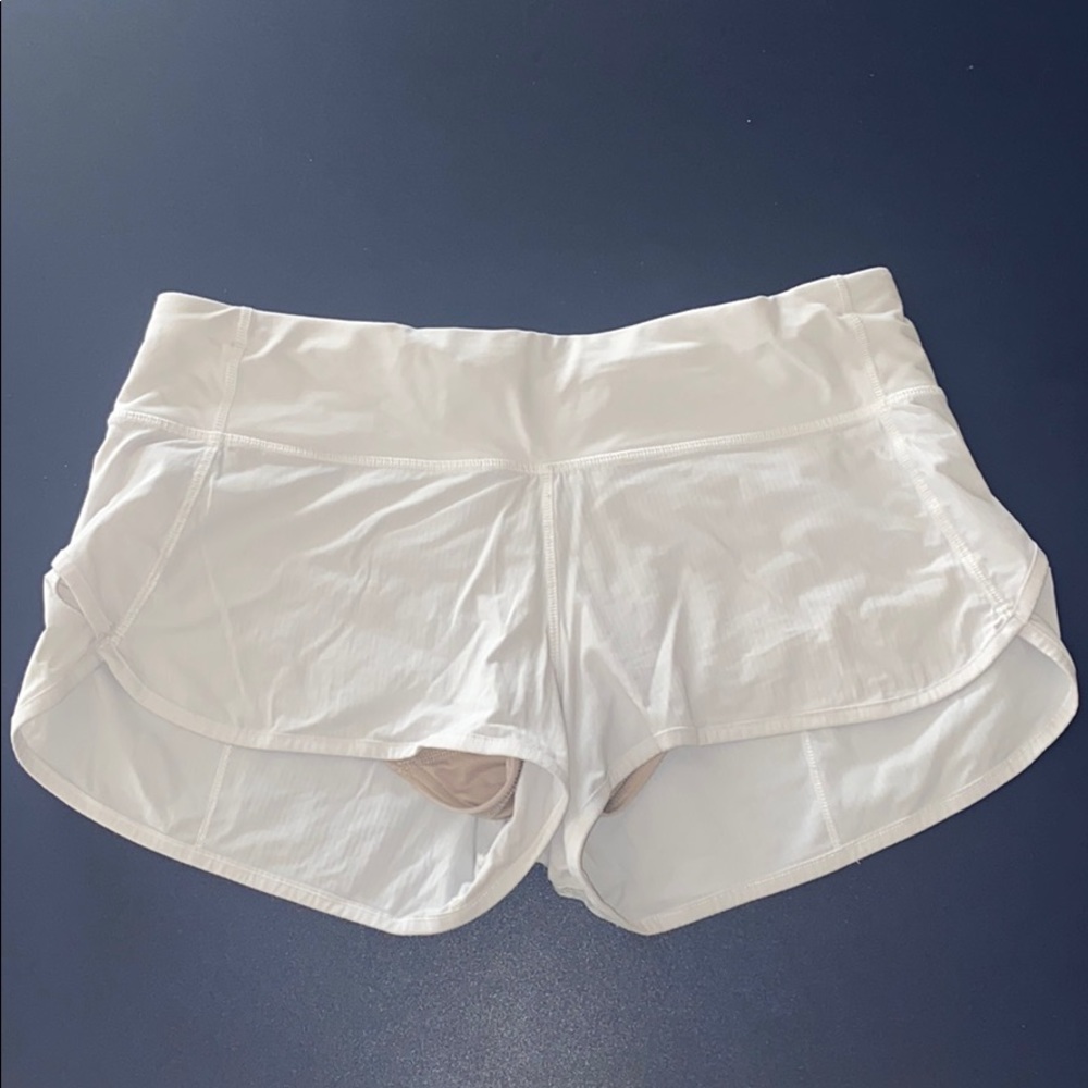 White lululemon speed shorts (2.5) size 6